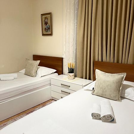 Iljazi'S Apartaments Vlorë エクステリア 写真