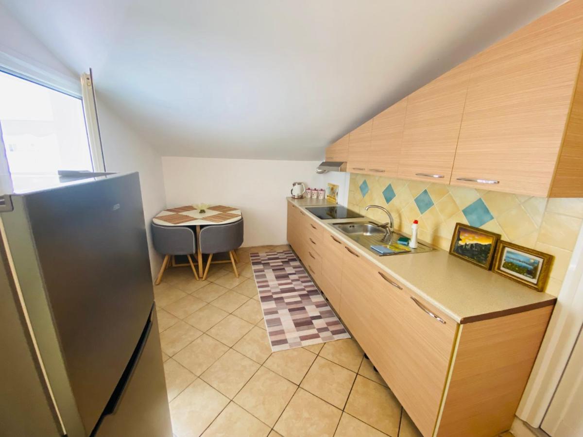 Iljazi'S Apartaments Vlorë エクステリア 写真