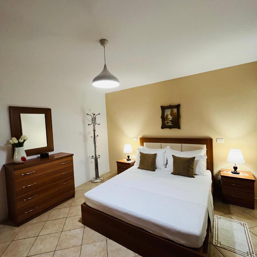 Iljazi'S Apartaments Vlorë エクステリア 写真