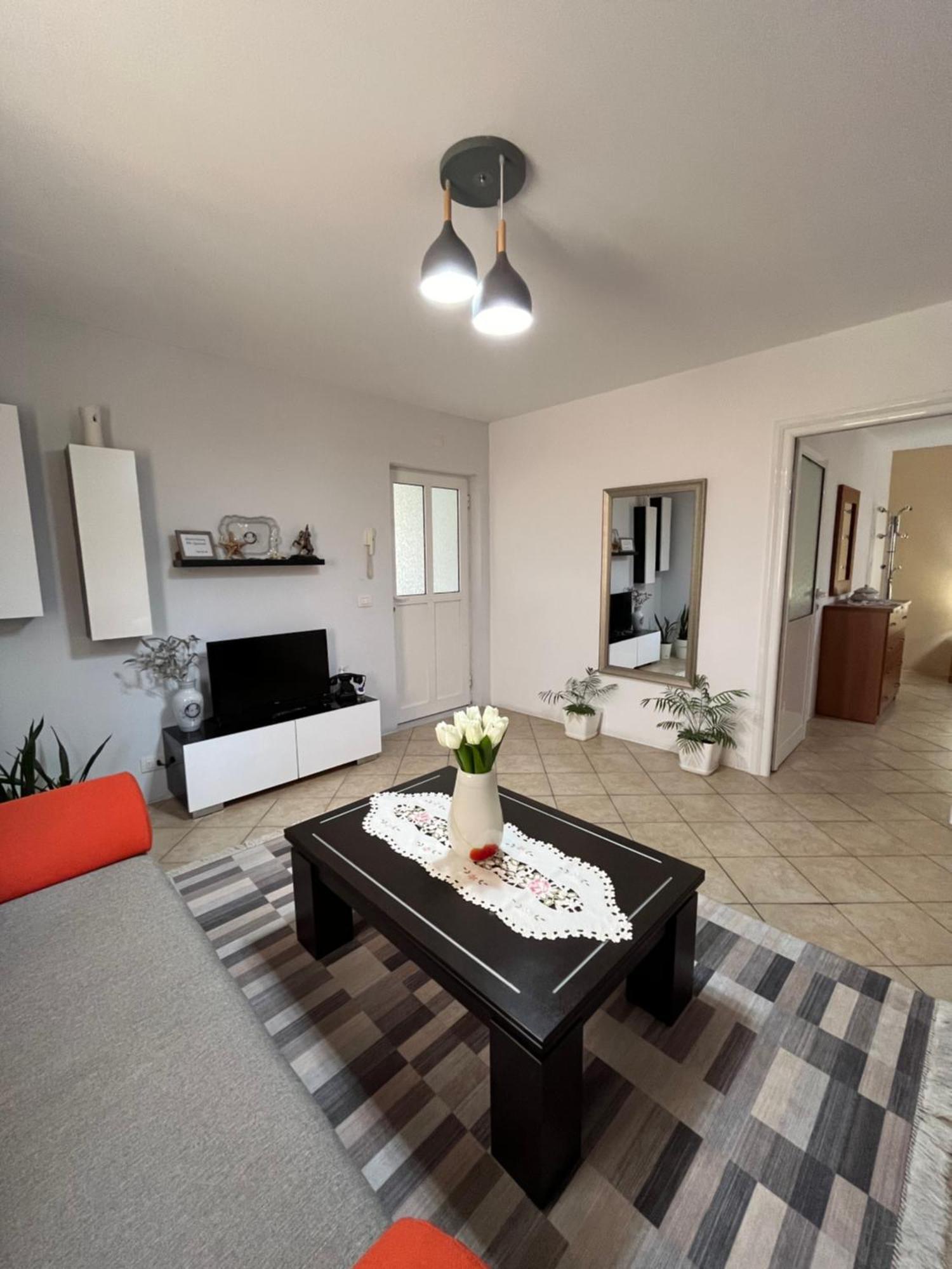 Iljazi'S Apartaments Vlorë エクステリア 写真