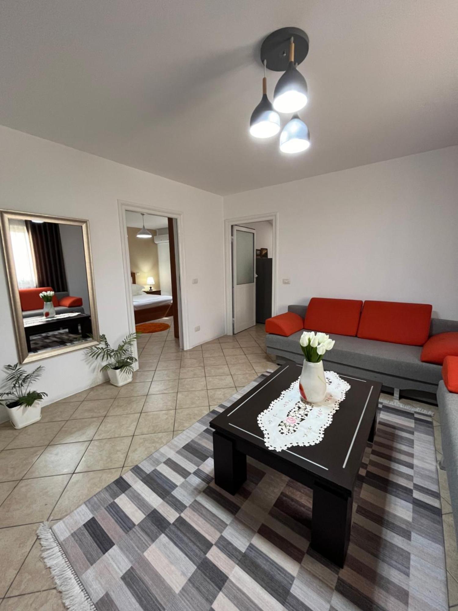 Iljazi'S Apartaments Vlorë エクステリア 写真