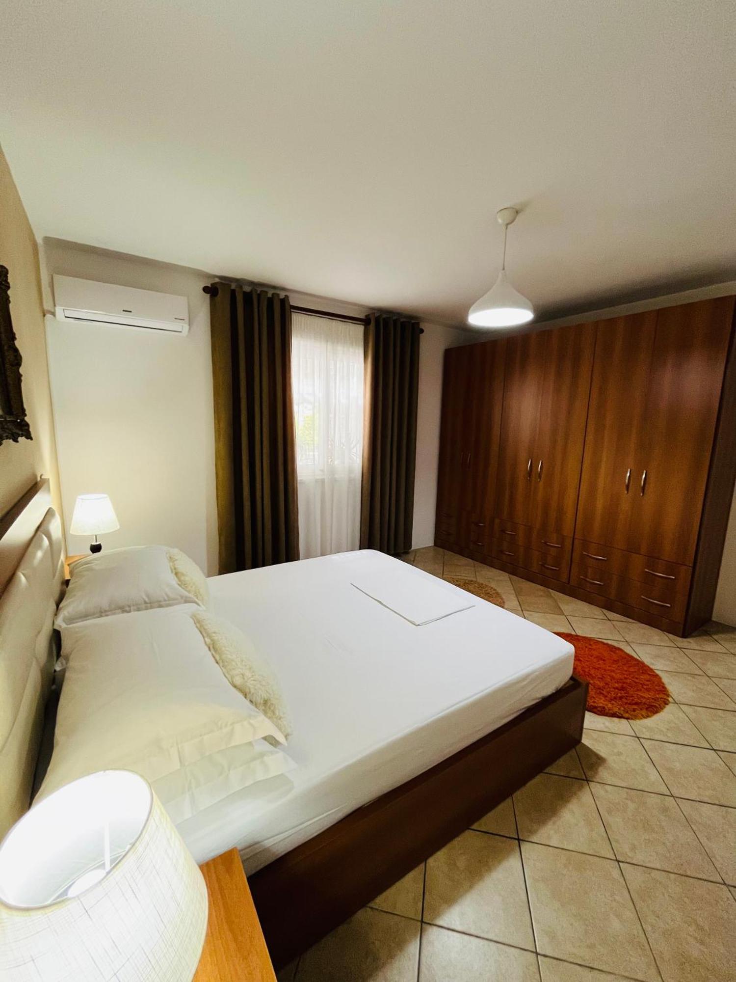 Iljazi'S Apartaments Vlorë エクステリア 写真