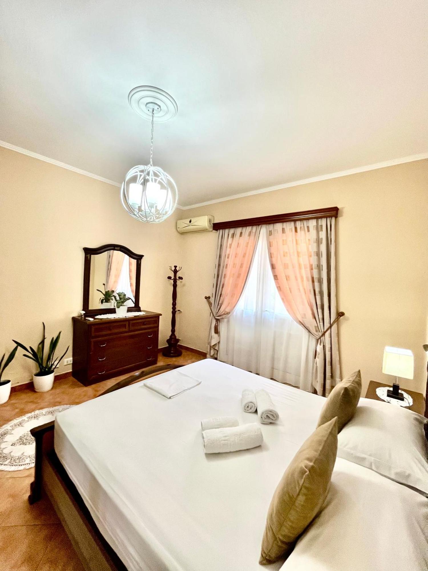 Iljazi'S Apartaments Vlorë エクステリア 写真