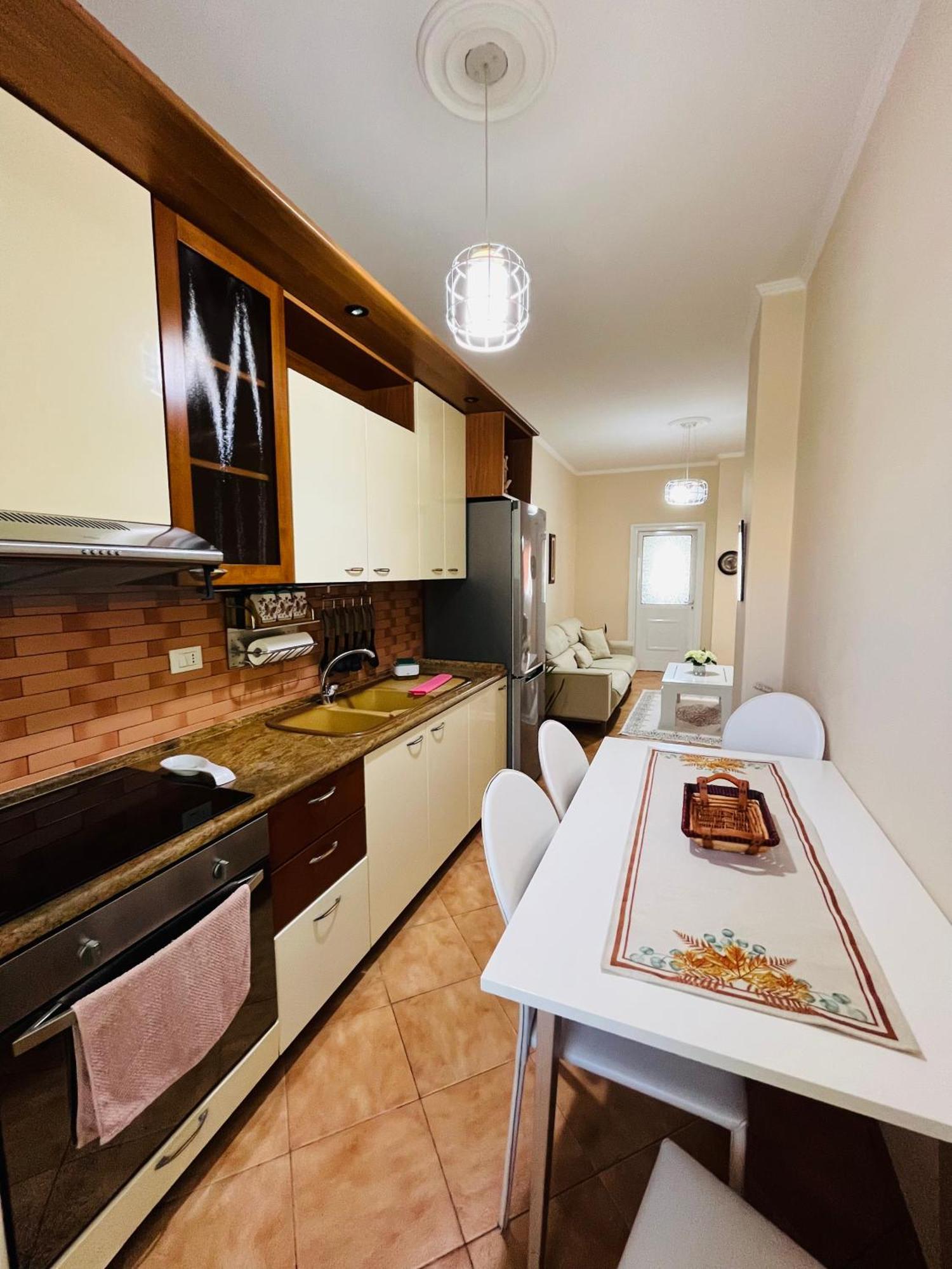 Iljazi'S Apartaments Vlorë エクステリア 写真