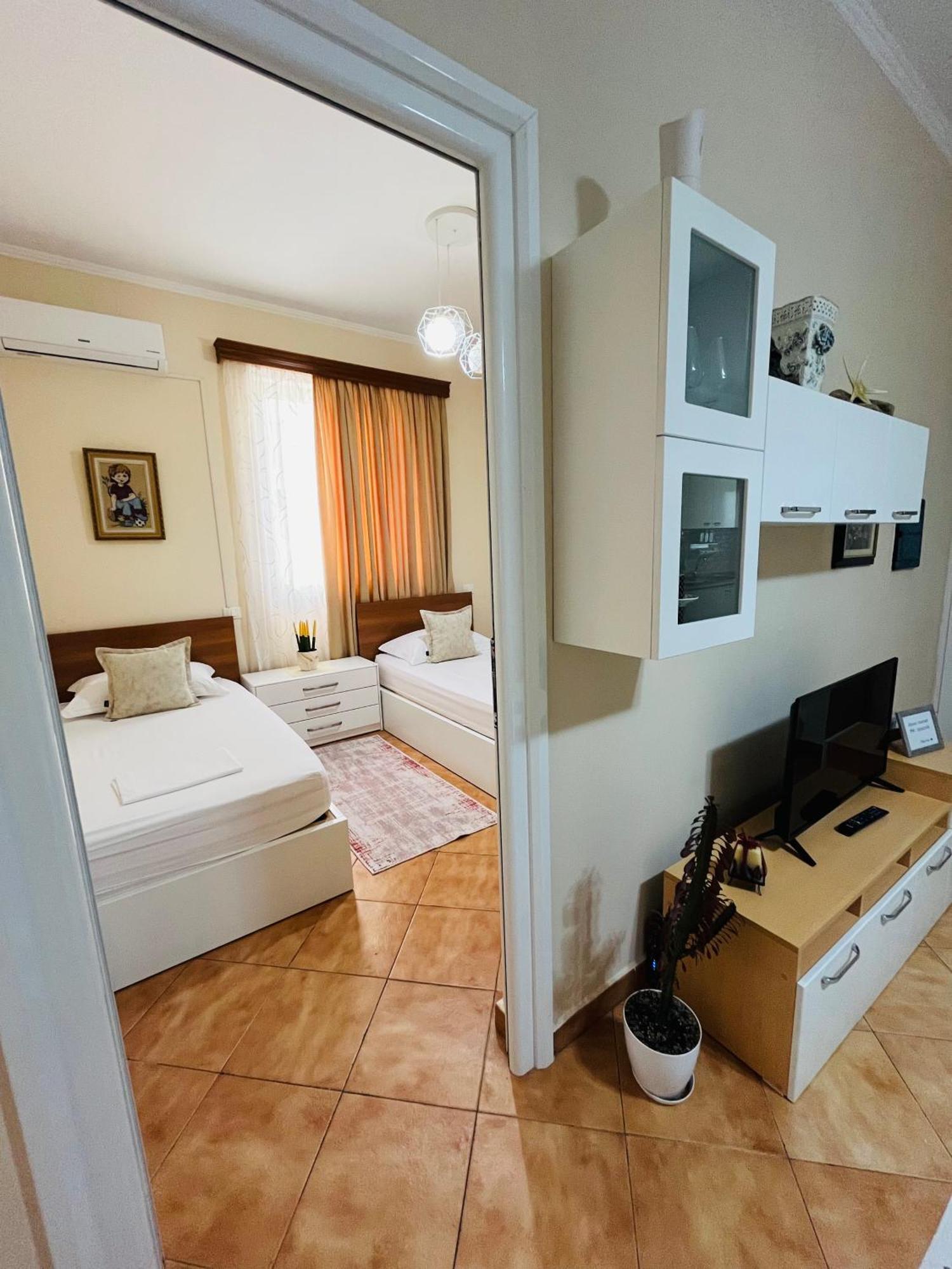 Iljazi'S Apartaments Vlorë エクステリア 写真