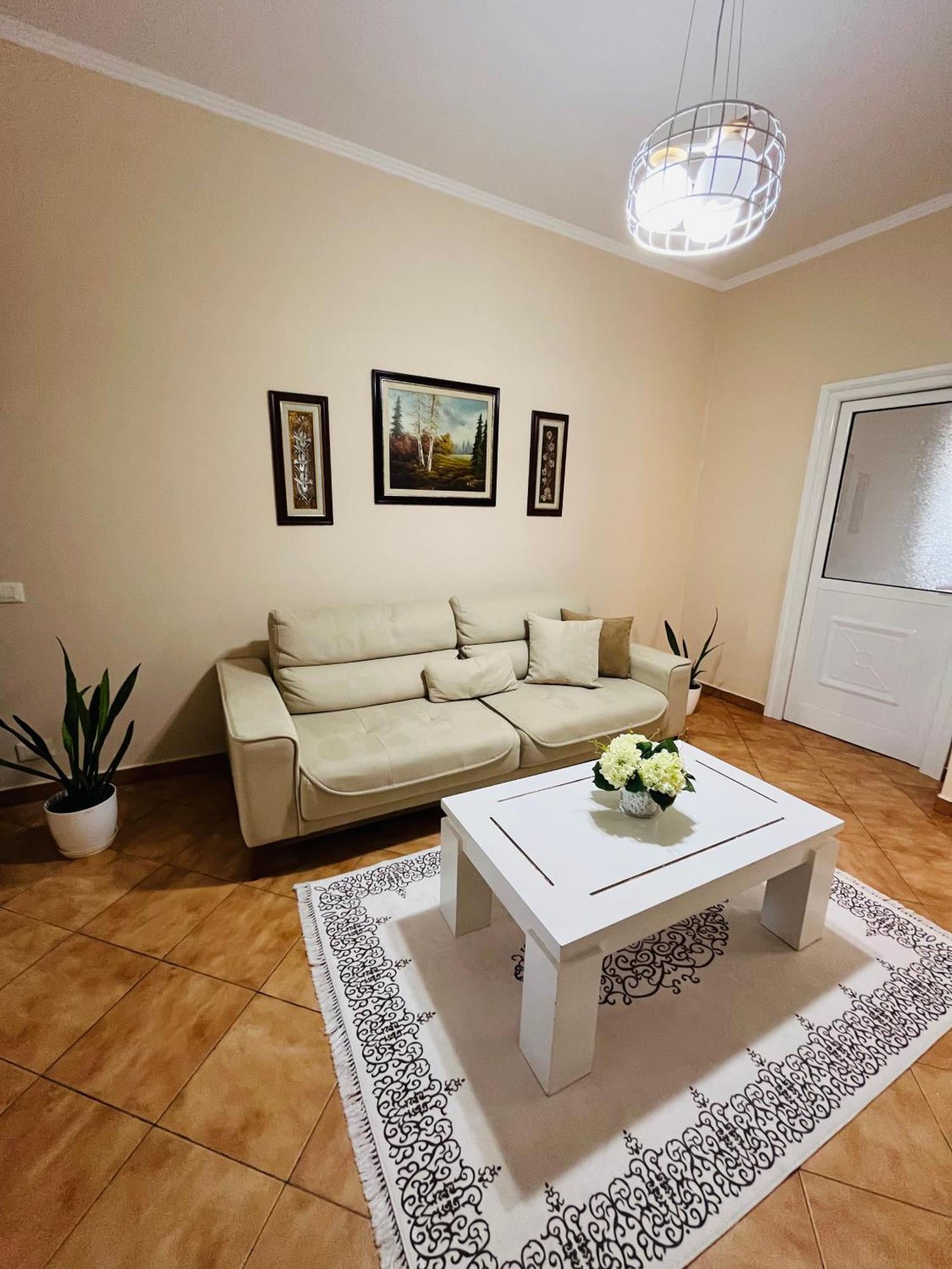 Iljazi'S Apartaments Vlorë エクステリア 写真
