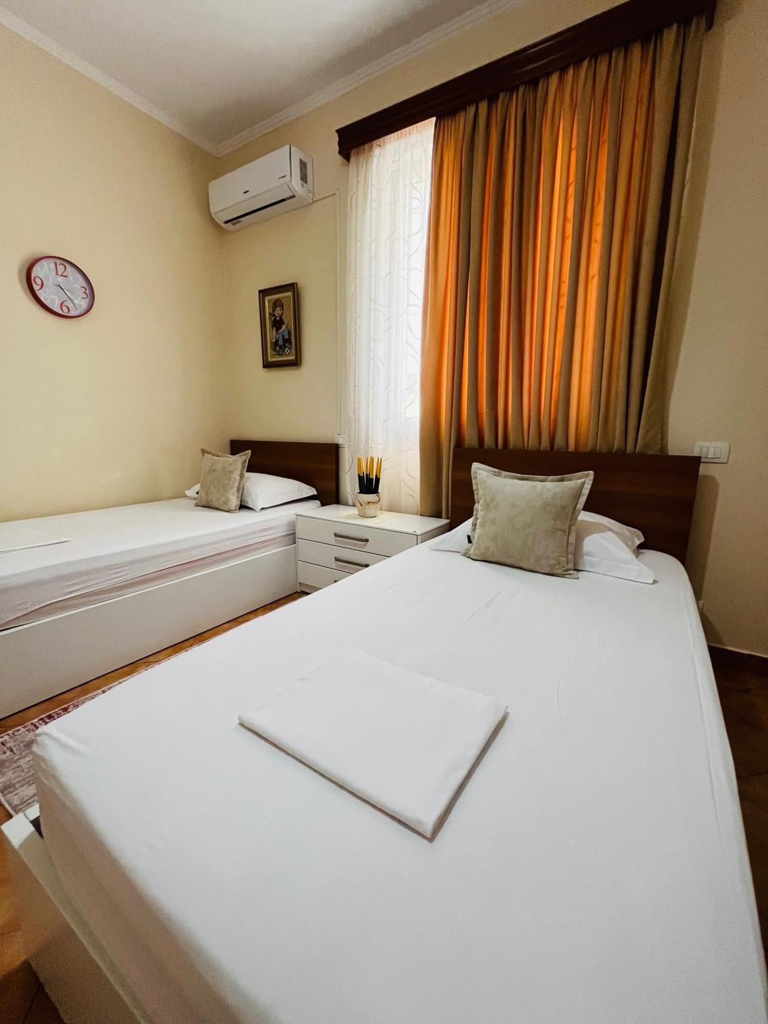 Iljazi'S Apartaments Vlorë エクステリア 写真