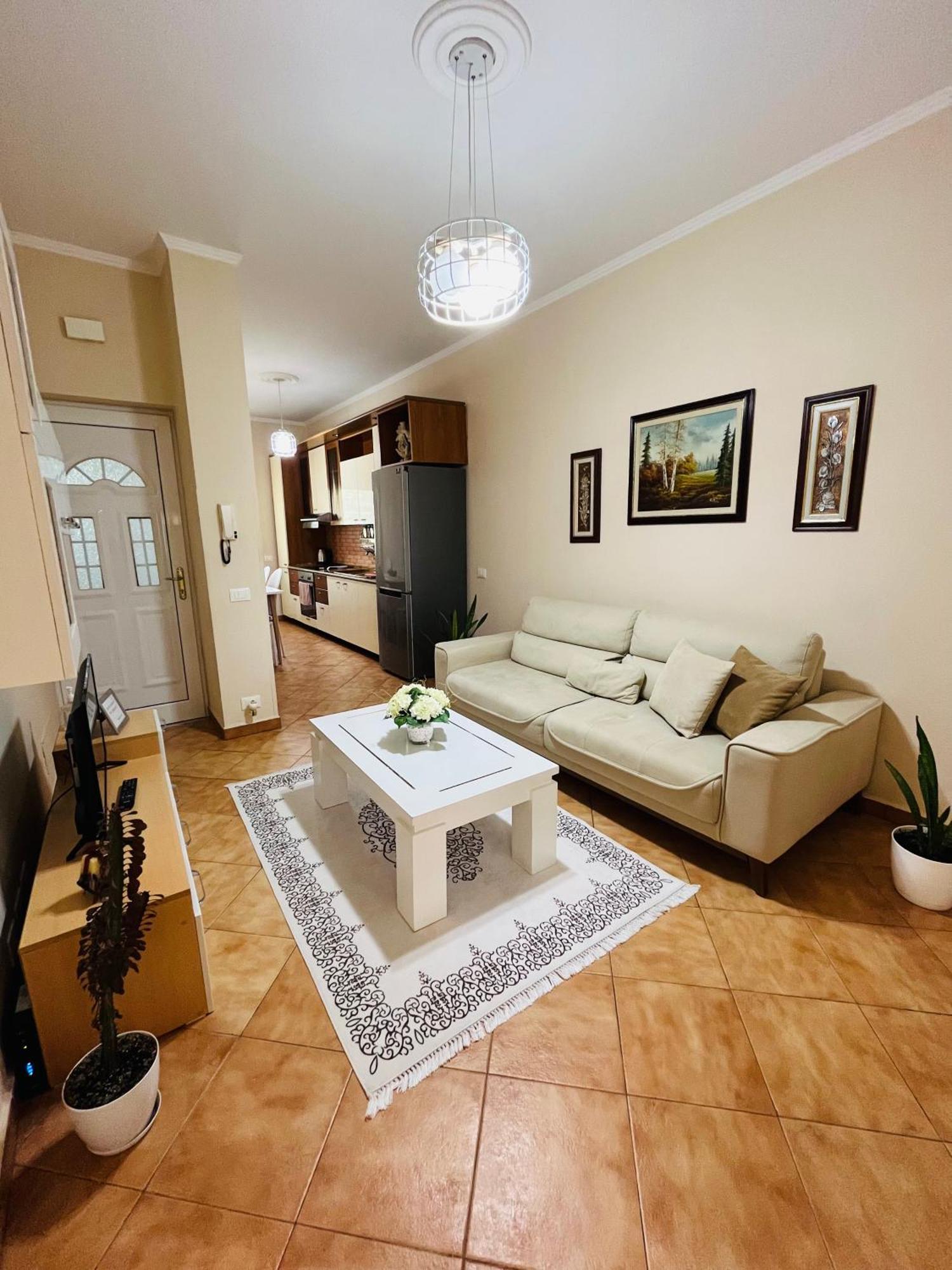 Iljazi'S Apartaments Vlorë エクステリア 写真