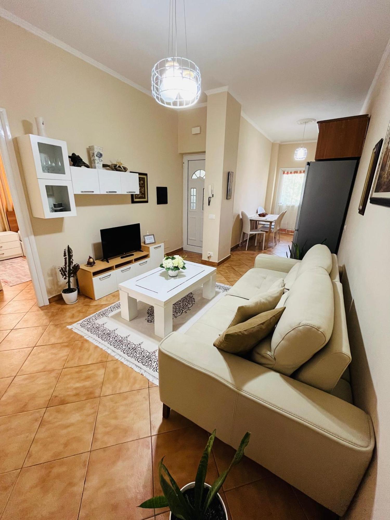 Iljazi'S Apartaments Vlorë エクステリア 写真