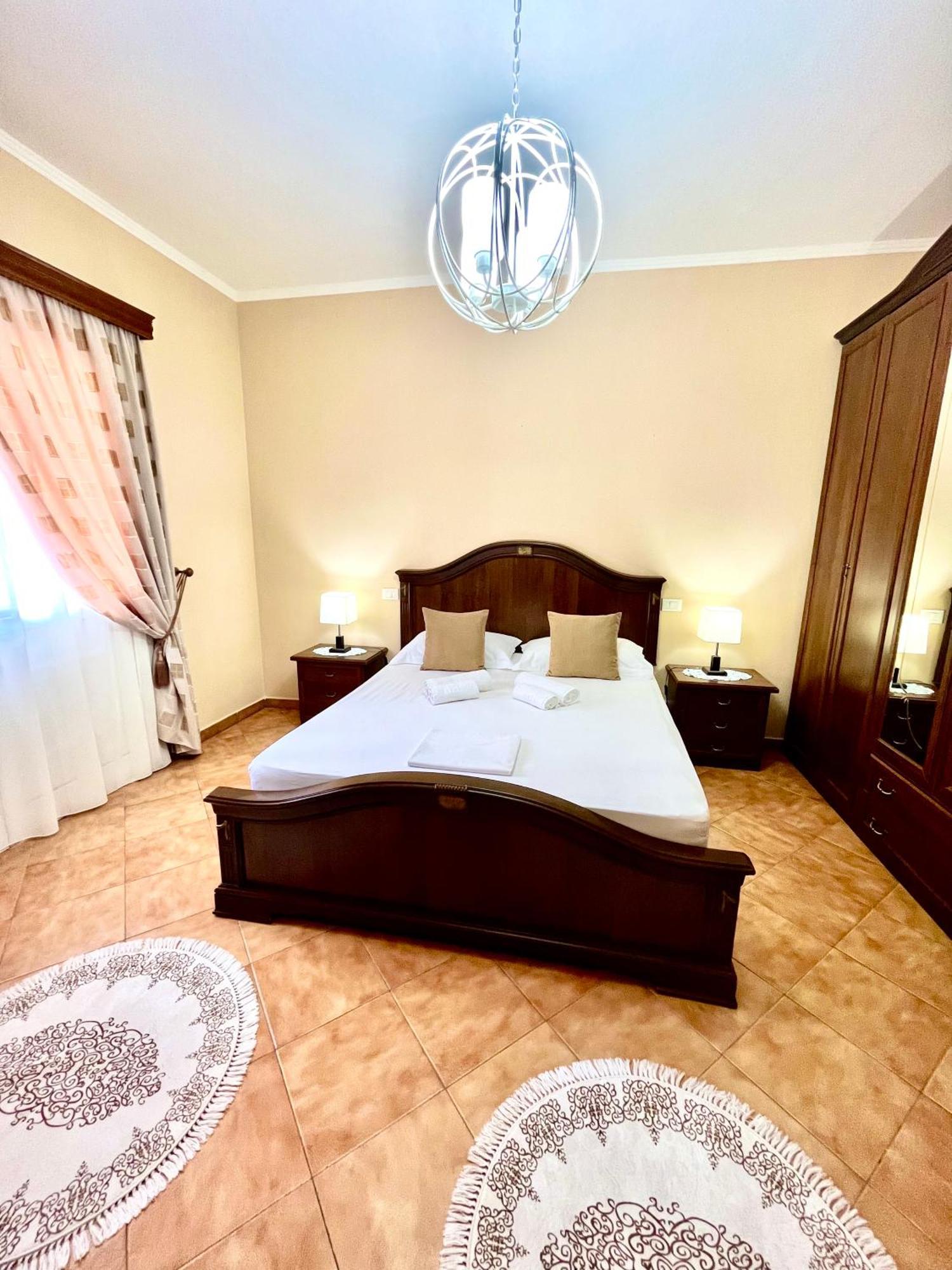 Iljazi'S Apartaments Vlorë エクステリア 写真