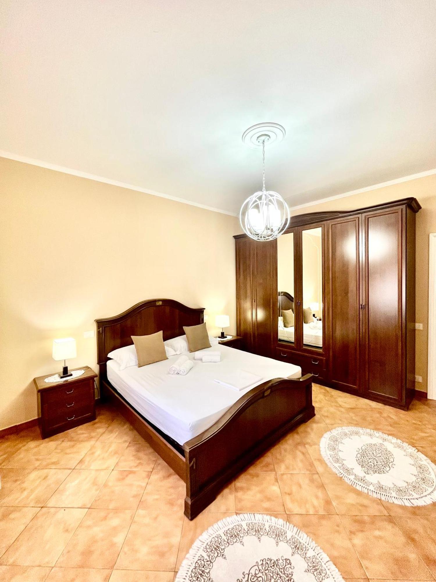 Iljazi'S Apartaments Vlorë エクステリア 写真