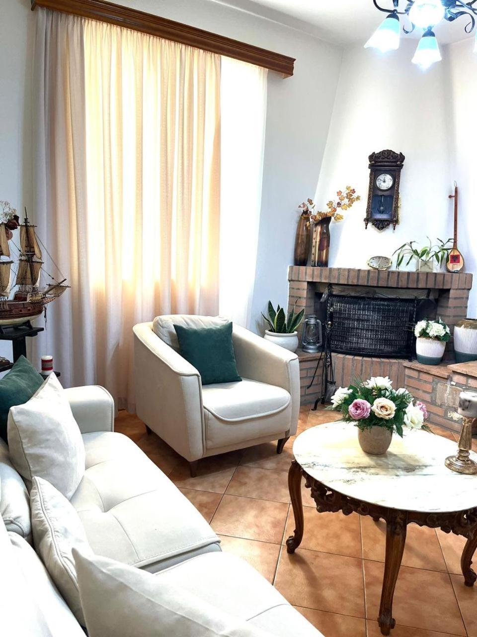 Iljazi'S Apartaments Vlorë エクステリア 写真
