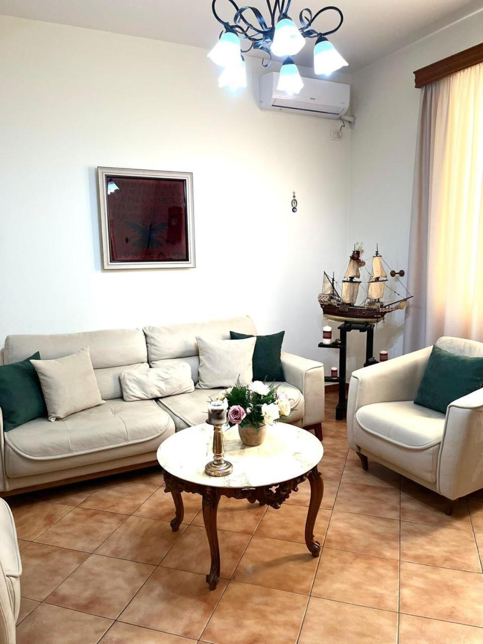 Iljazi'S Apartaments Vlorë エクステリア 写真
