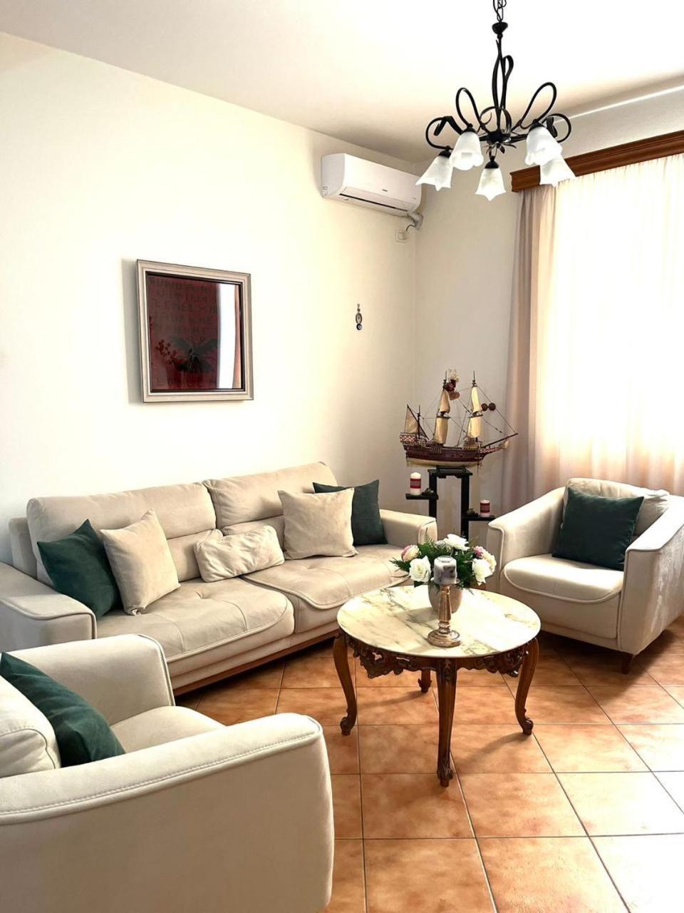 Iljazi'S Apartaments Vlorë エクステリア 写真
