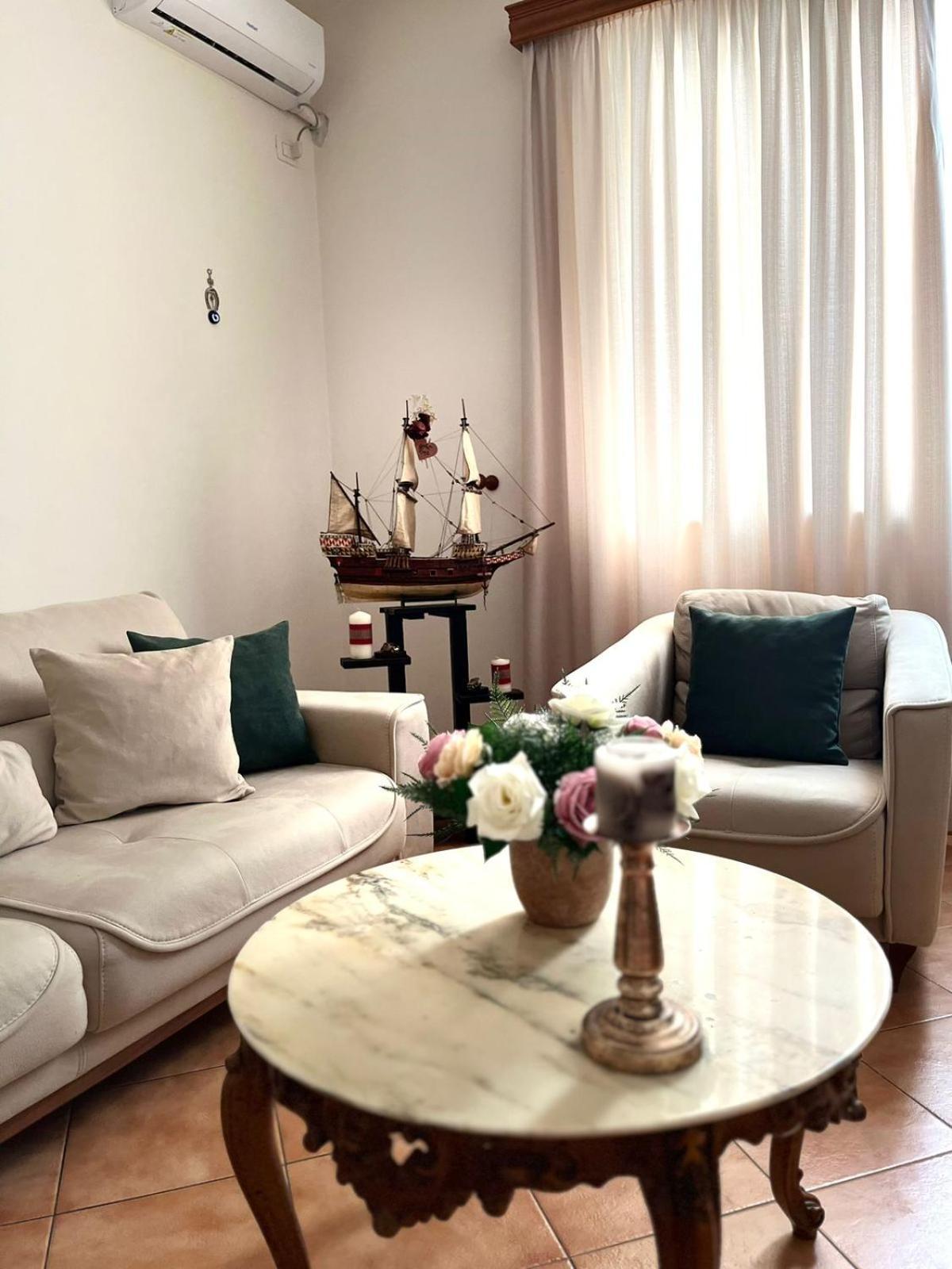 Iljazi'S Apartaments Vlorë エクステリア 写真