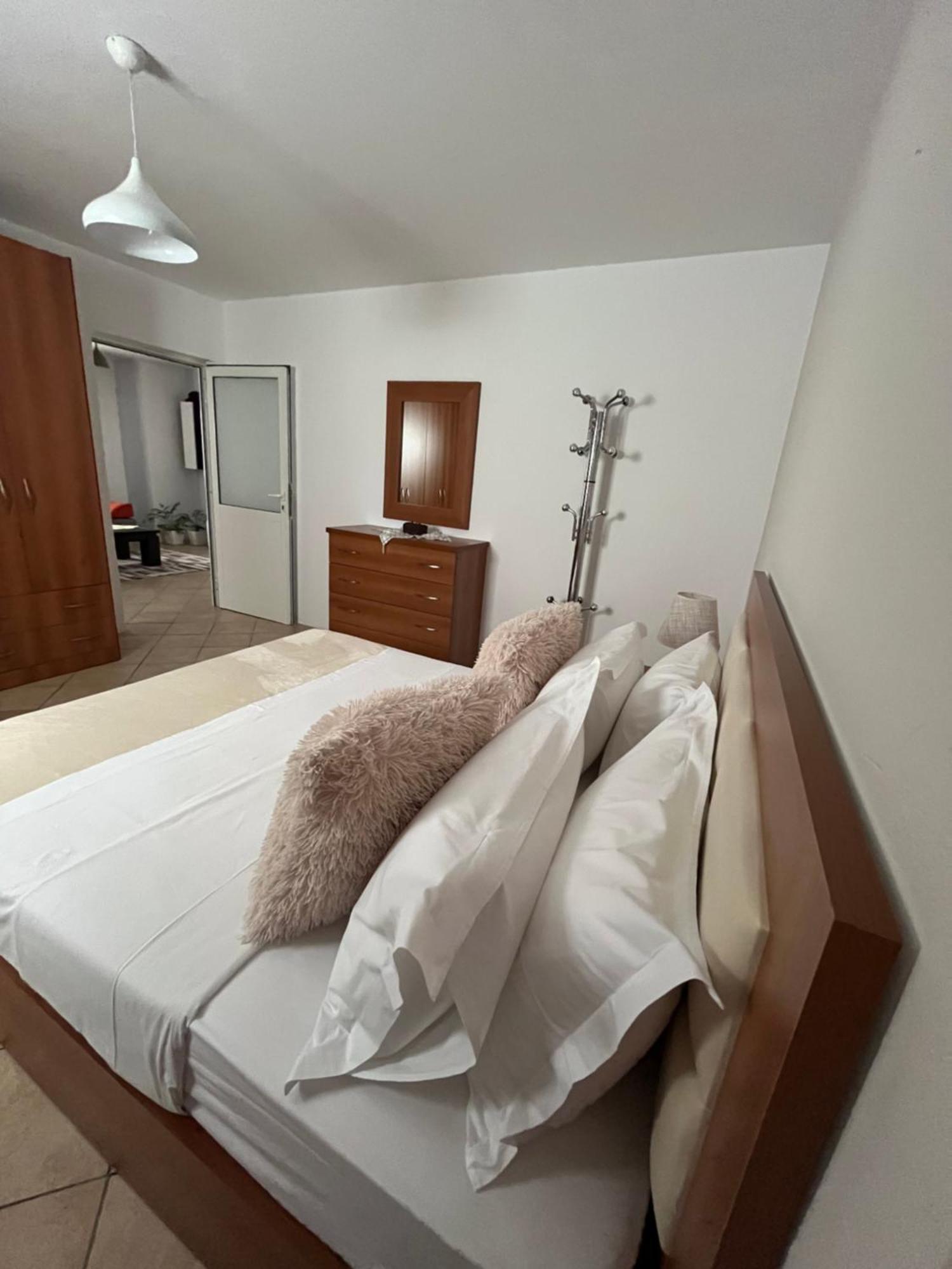 Iljazi'S Apartaments Vlorë エクステリア 写真