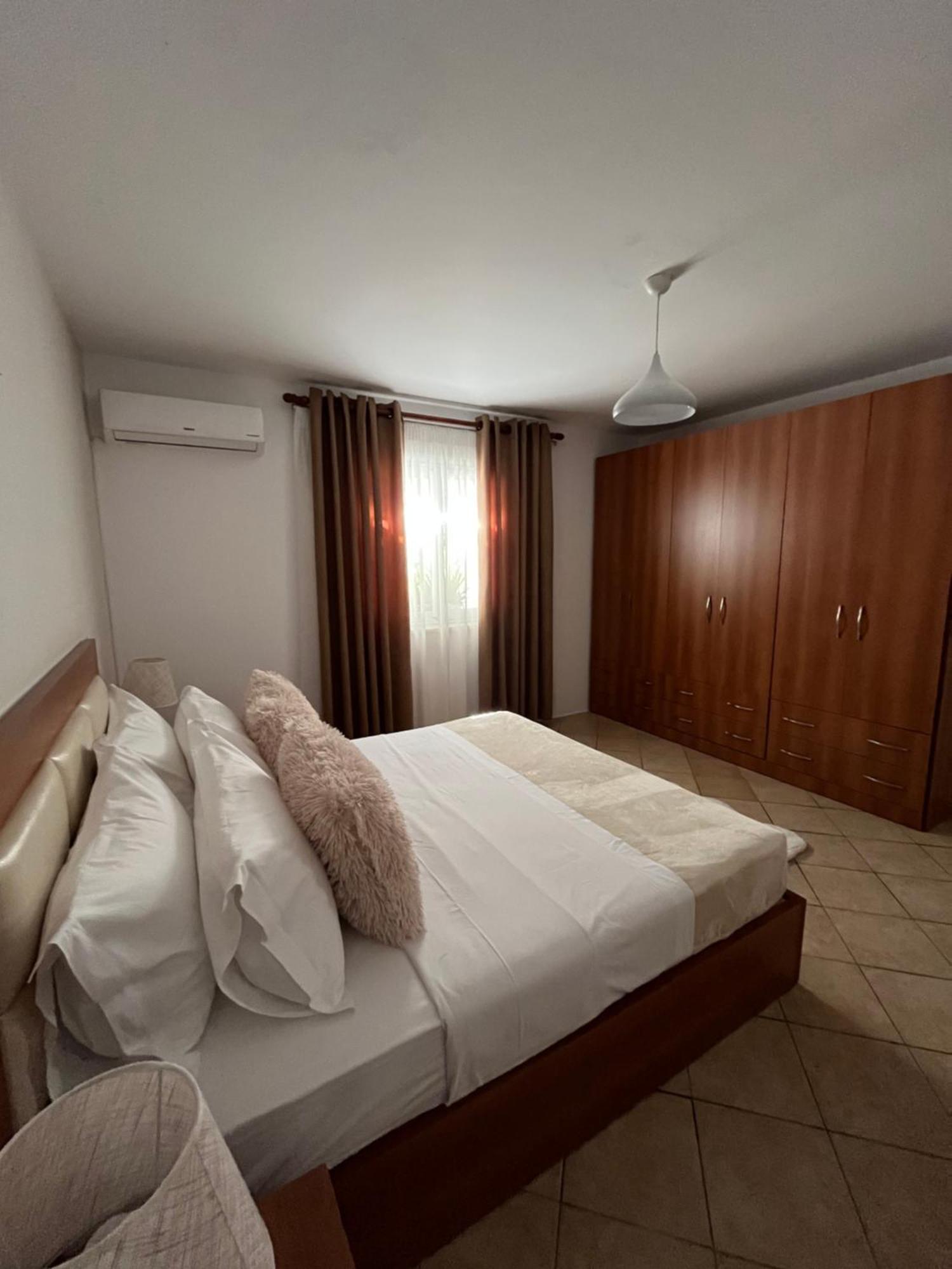 Iljazi'S Apartaments Vlorë エクステリア 写真