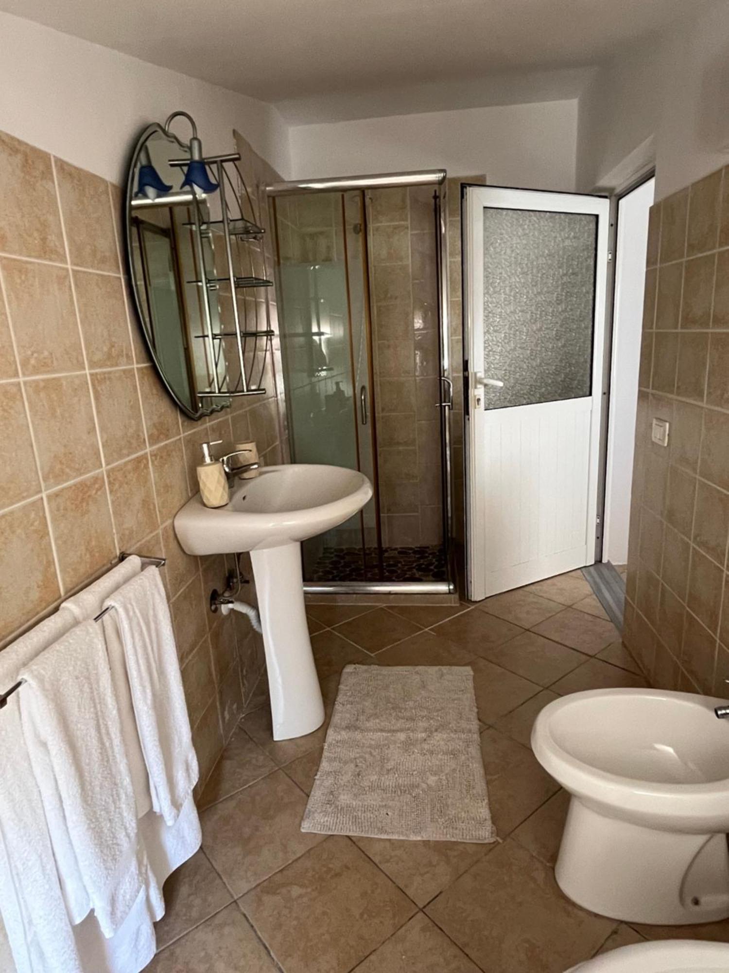 Iljazi'S Apartaments Vlorë エクステリア 写真