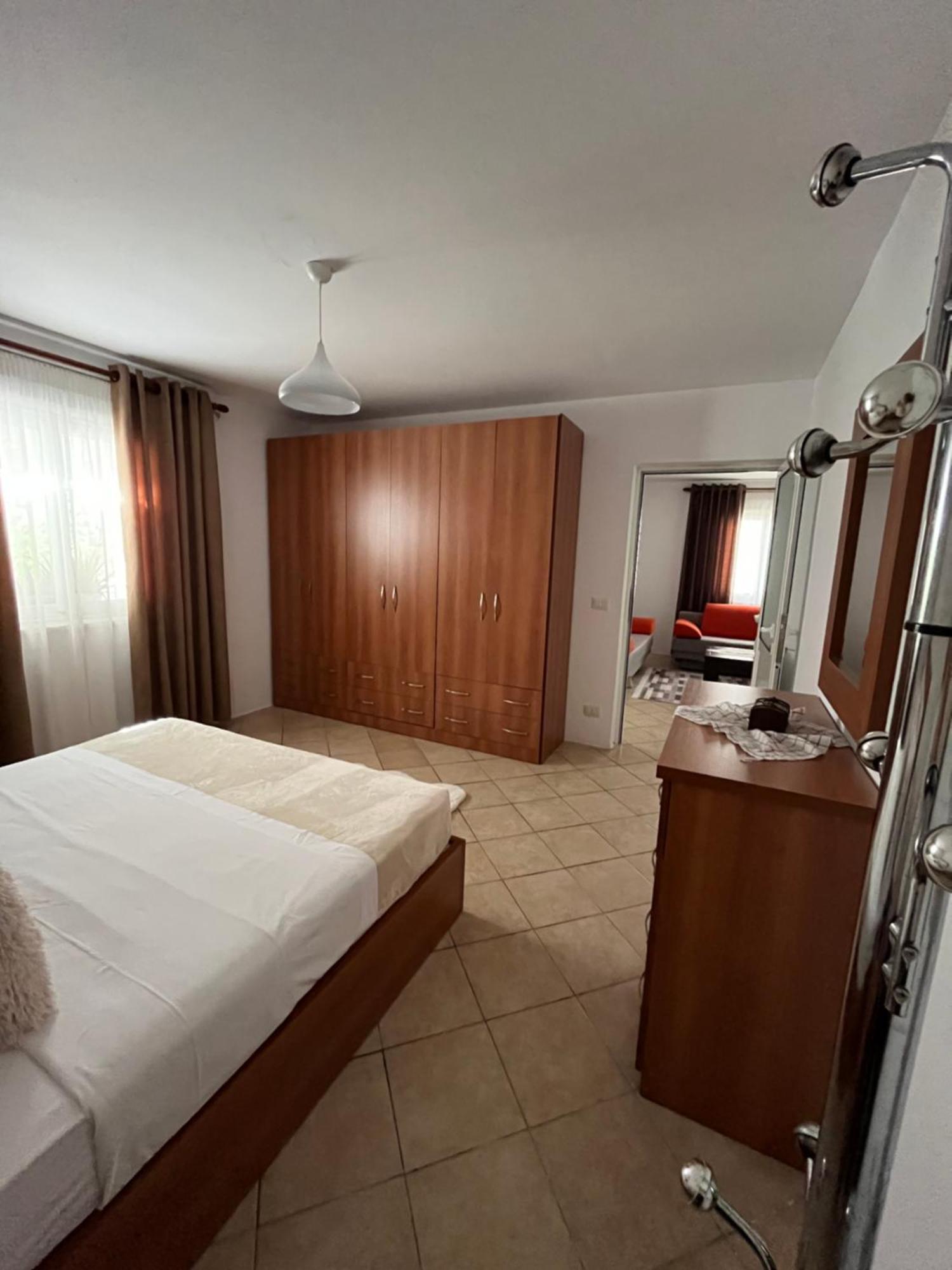 Iljazi'S Apartaments Vlorë エクステリア 写真